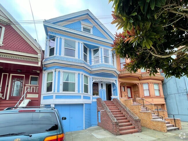 Building Photo - Wonderful Light and Bright Top Floor 2BR/1... Unit 545 Rental