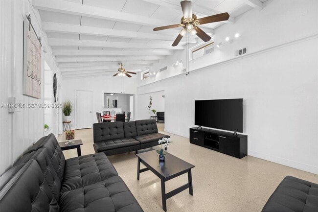 Photo - 19 NE 3rd St