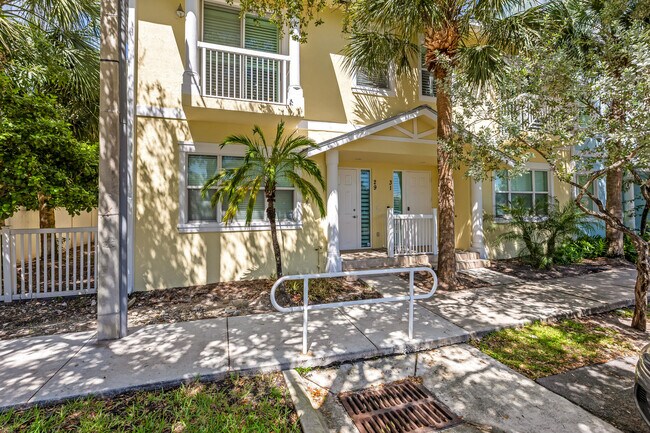 29 NE 24th Ave
