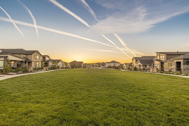 Photo - Community Pool and Fitness Center! 3 Bed/2... House