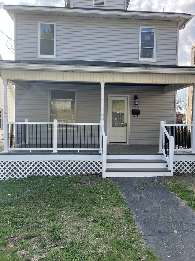Photo - 815 Grove St House