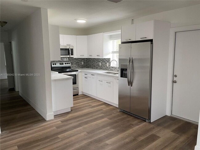 Building Photo - 1460 NE 143rd St Rental