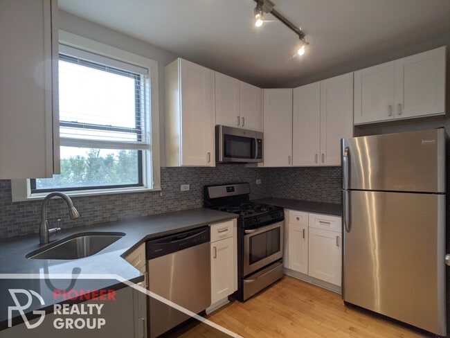Building Photo - 2315 N Rockwell St Rental