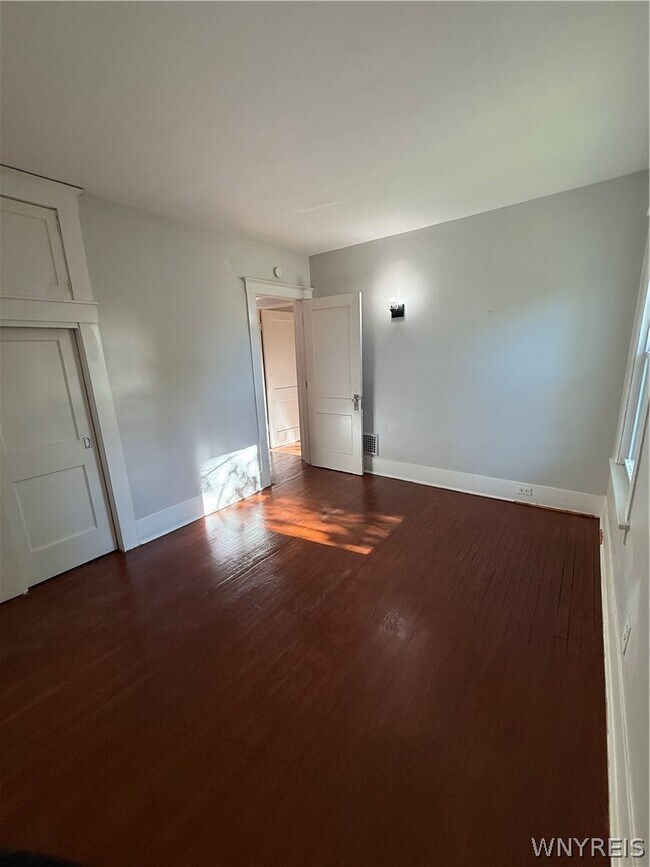 301 Crestwood Ave