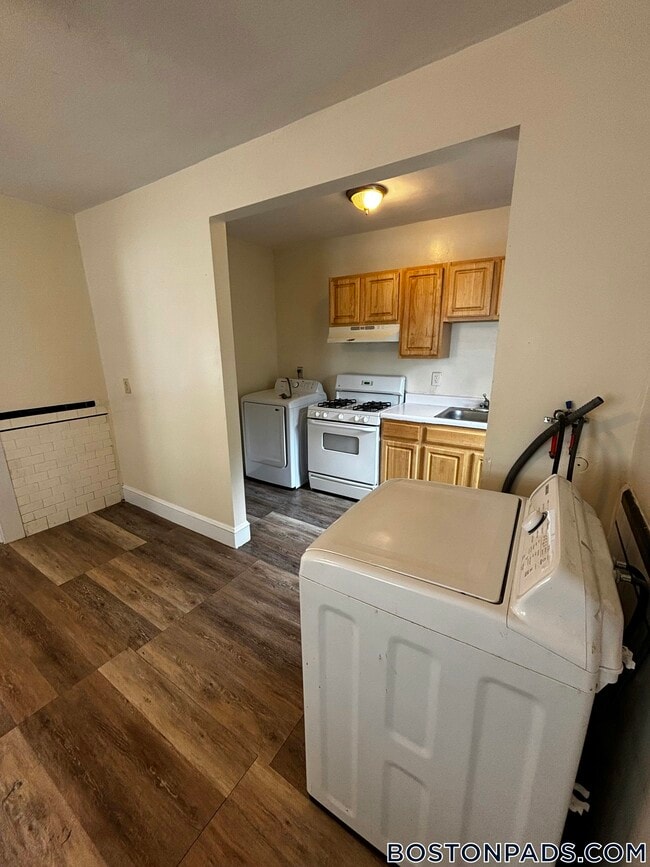 Building Photo - 9 Stanley St Unit 2 Rental