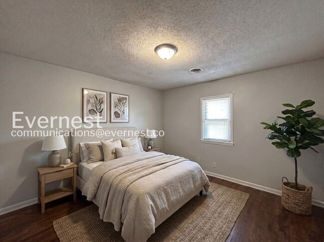 Photo - 362 Hewlett Rd