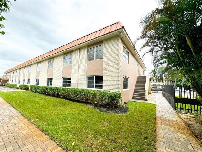 Photo - 124 NE 19th Ct Unidad 102B