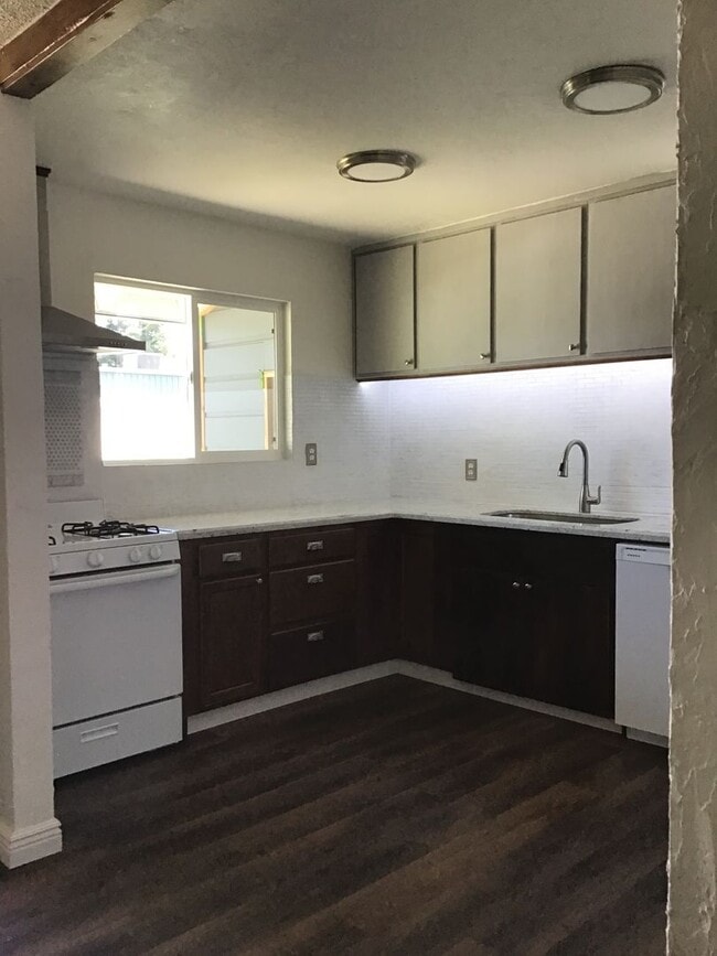 Photo - SB787-Trezza, Laura Unit 7884