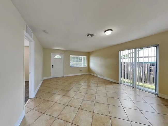 Photo - 6314 Plunkett St