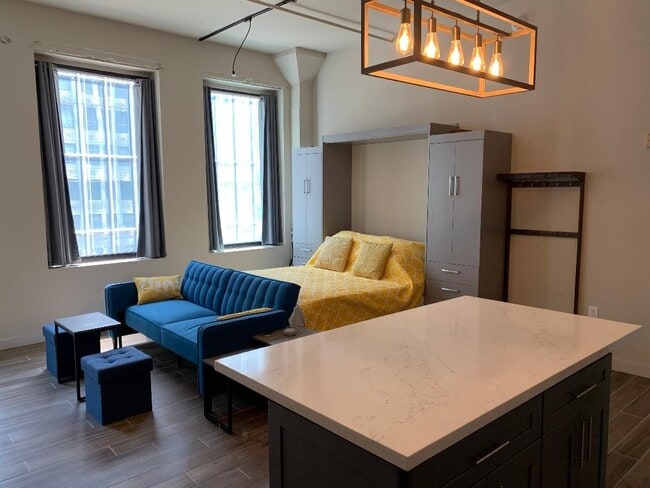 Building Photo - 705 Main St Unit 405