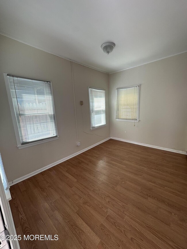 Building Photo - 22 Webb Ave Unit 2 Rental