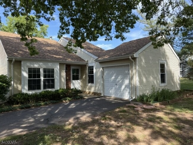 Photo - 123 Winchester Way