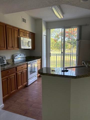 Building Photo - 2050 Alta Meadows Ln