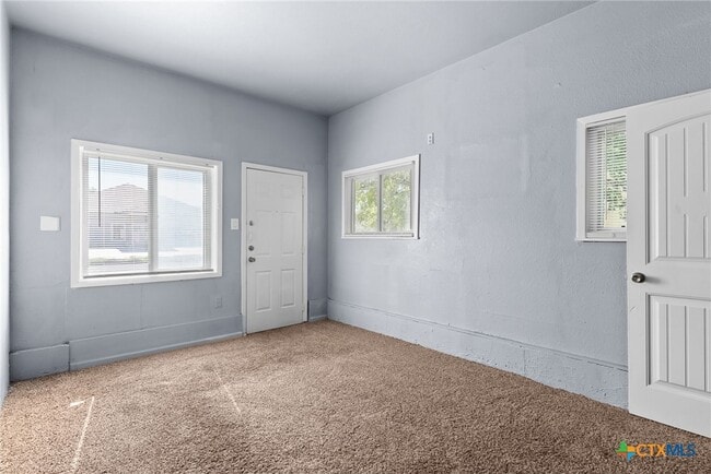 Photo - 2709 Hillside Dr