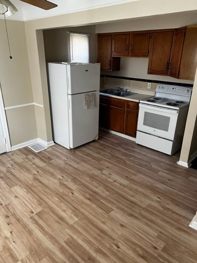 Photo - 3 bedroom house | Mayflower Ave |