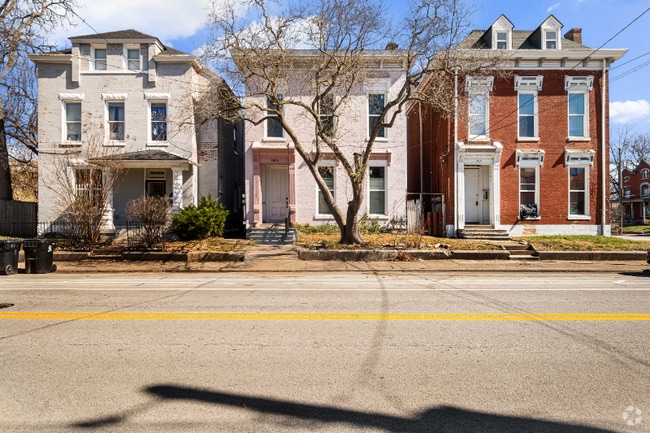 Building Photo - 1033 S Brook St Rental