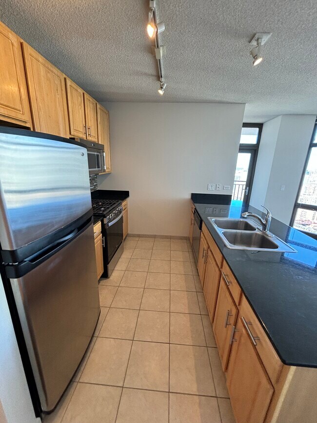 333 N Desplaines St Unit 1207