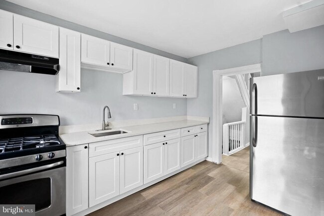 Photo - 958 E Russell St