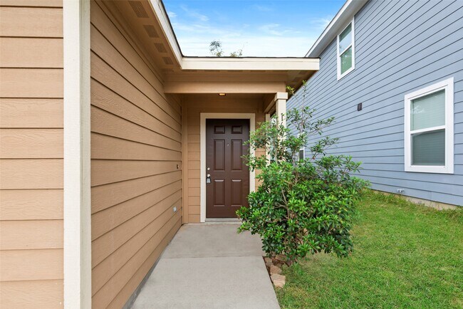 Photo - 16940 W Juneau St