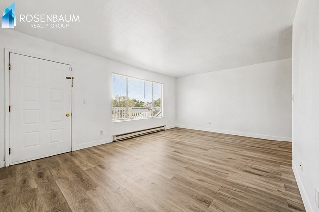 Charming 2-bedrooms, 1-bath upstairs apartment in the heart of Prescott Valley!