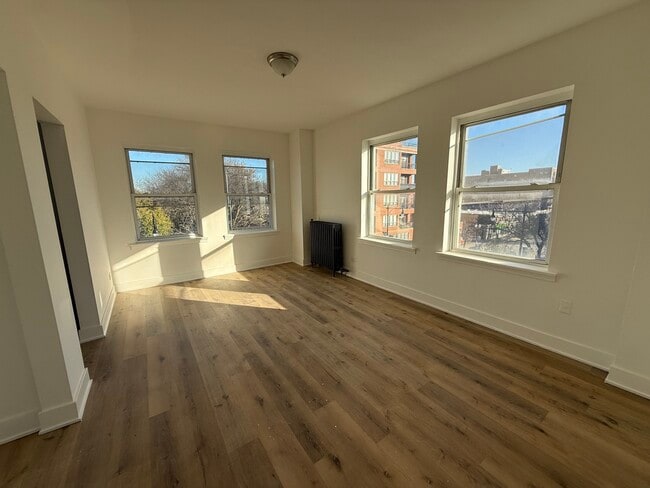 Photo - 6930 N Greenview Ave