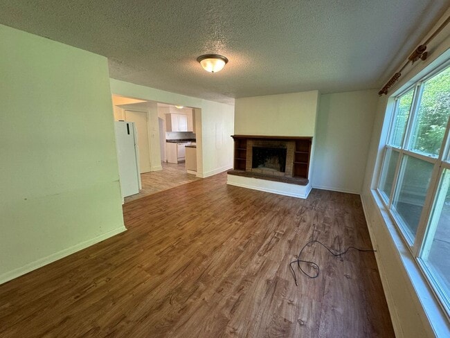 Photo - 1318 E 11th St Unit 1318 E 11th St