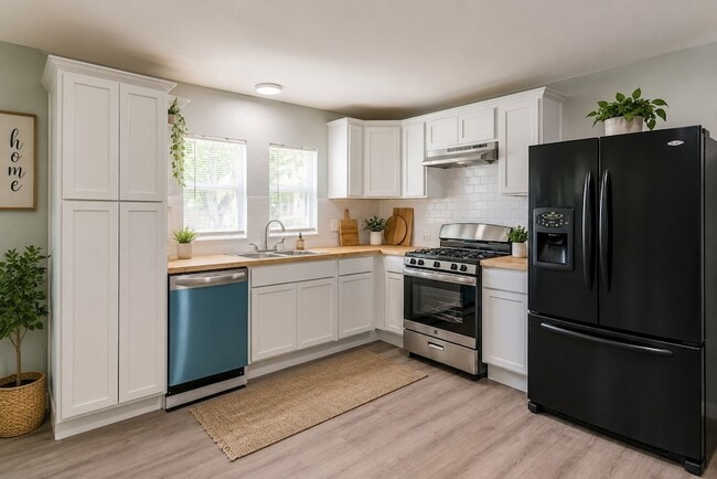 Photo - 1203 E King St