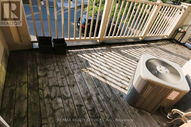 Photo - 222 Mortimer Cres