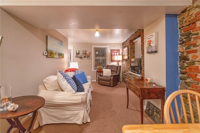 Building Photo - 18 Perry St Unit A Rental