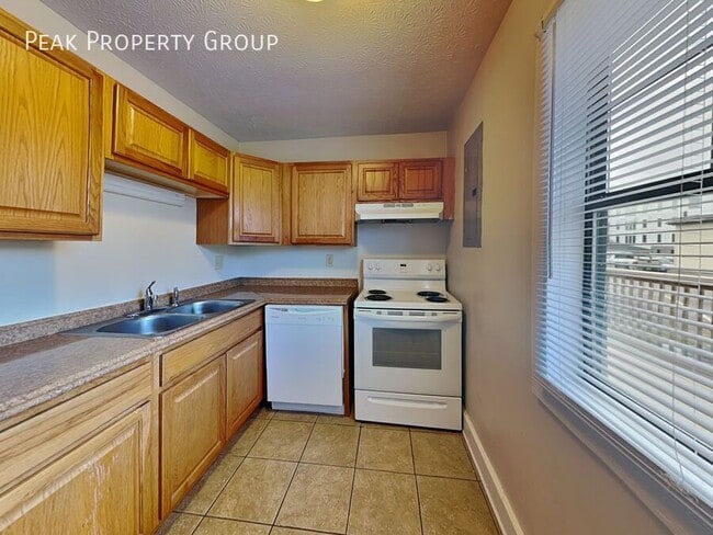 Building Photo - 1393 Indianola Ave