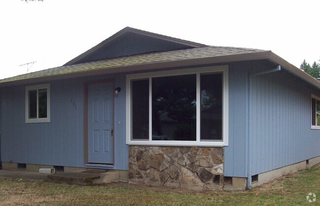 Building Photo - 129-31 NE Kingwood Dr. Unit 131 Rental