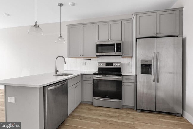 Building Photo - 5232 Walnut St Unit 3R Rental