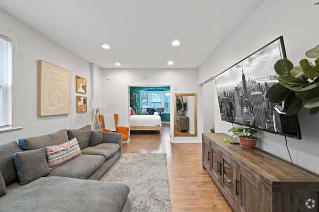 Building Photo - 35 W 50th St Rental