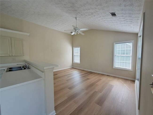 Photo - 902 Conners Cove NW