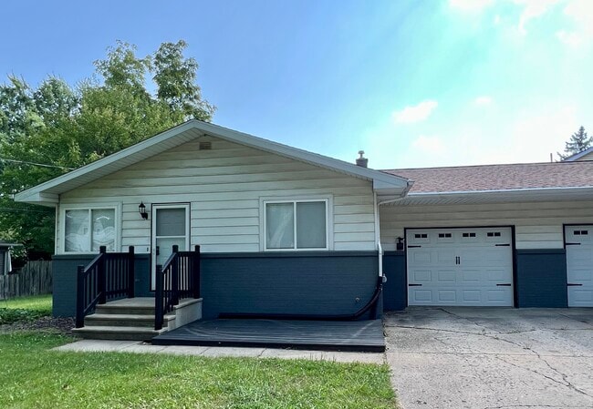 Building Photo - 1943 Adelpha Ave Rental