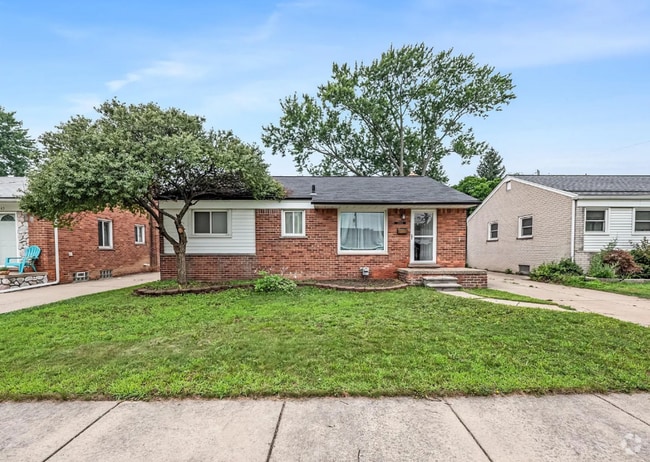 Building Photo - Updated Ranch with Bonus Space & Prime Loc... Rental