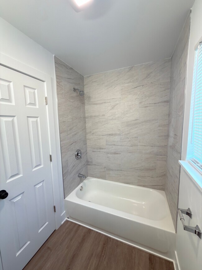 Full bathroom #2