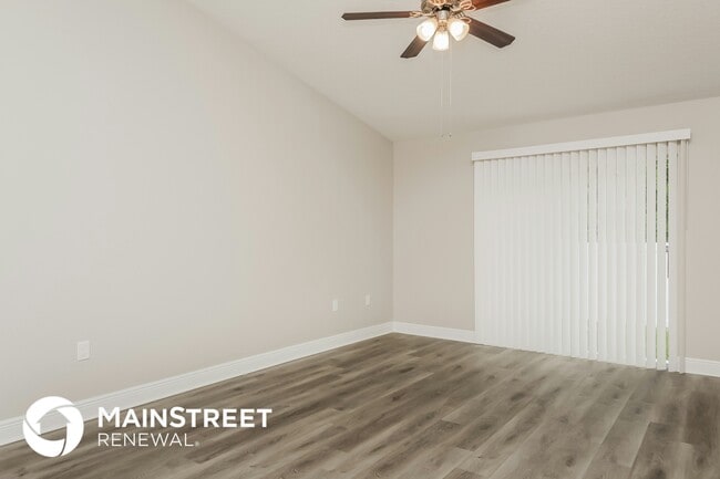 Photo - 463 Columbia Ct