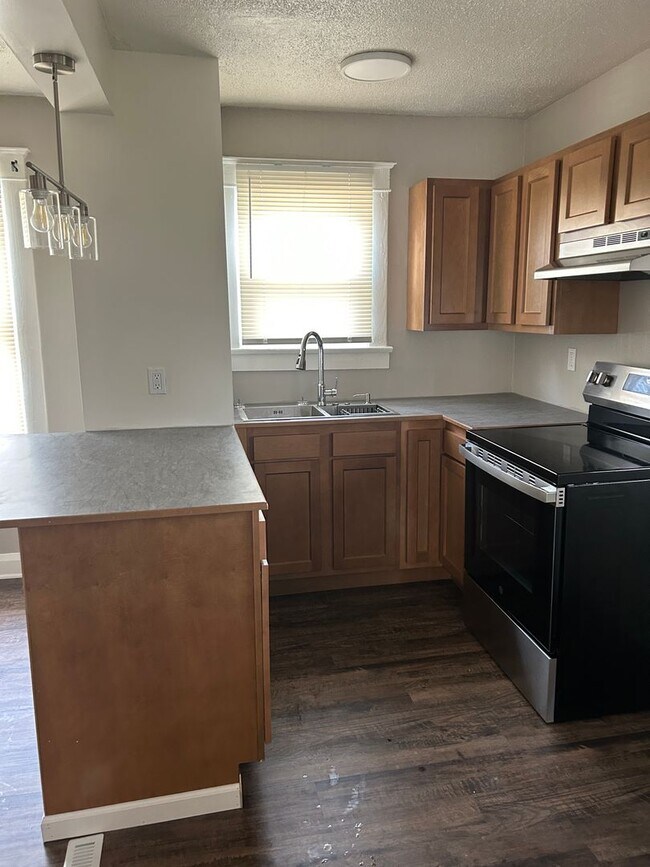 Photo - Updated 2/3 Bedroom Bedroom Austintown Home for Rent