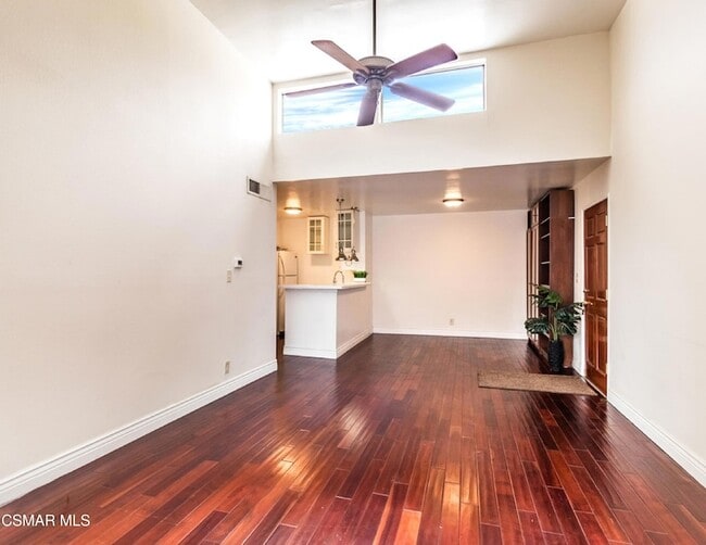 Photo - 18645 Hatteras St Unidad 237