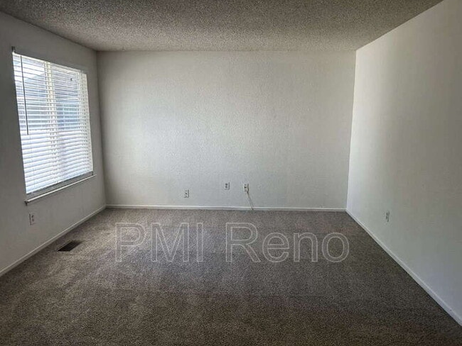 Photo - 6620 Lotus St
