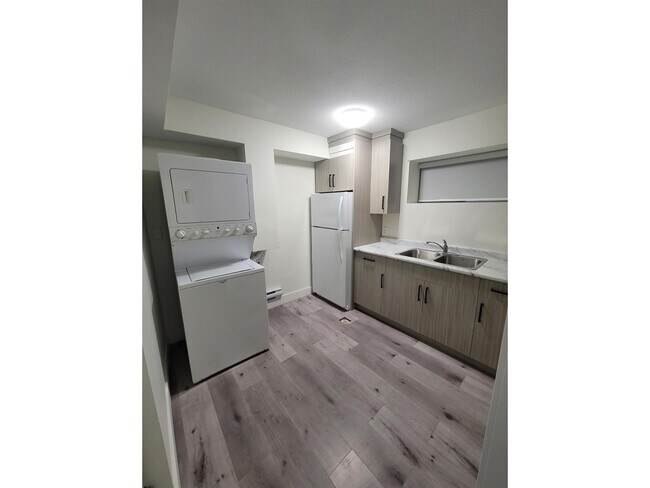 Photo - 3010 Cassiar Ave