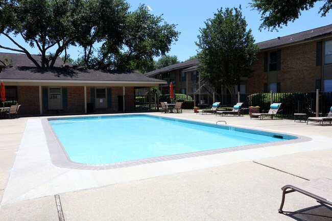 Diamond Lakes Apartment Homes