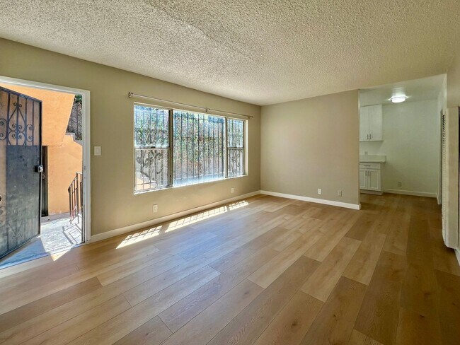 533-535 W 75th St