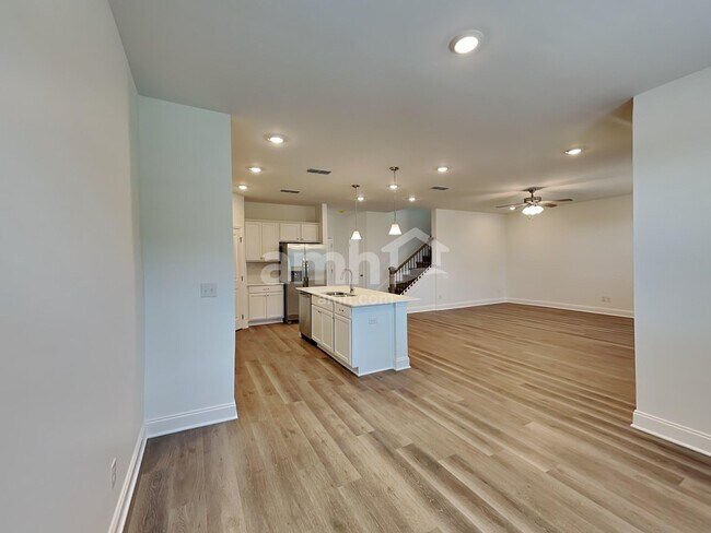 220 Argea Dr