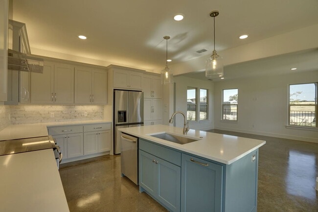 Photo - 300 Red Bird Dr