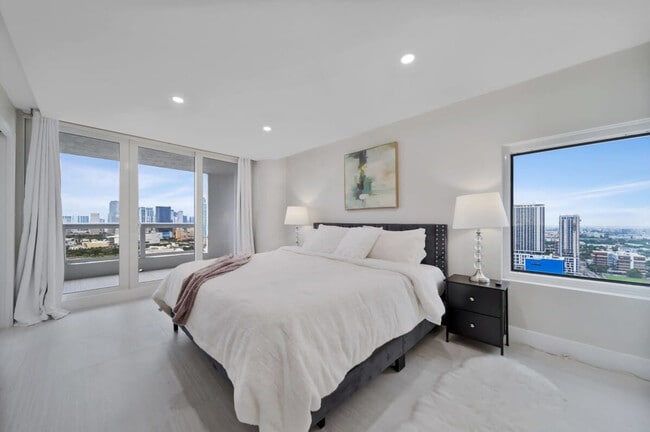 Photo - 1717 N Bayshore Dr Unidad SI FL35-ID1054109P