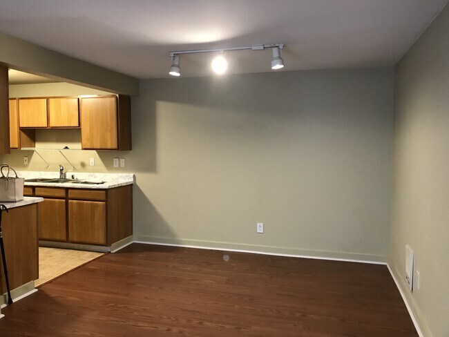 Photo - 16817 Larch Way