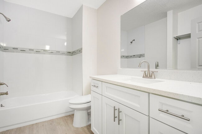 Photo - 1217 W 6th St