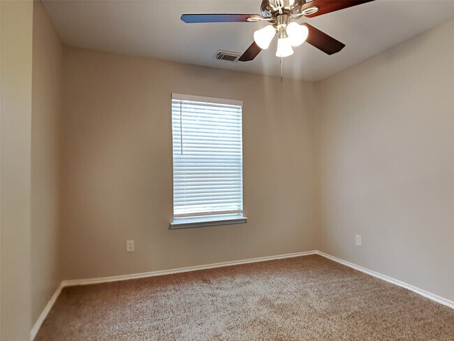 Photo - 427 Remington Creek Dr